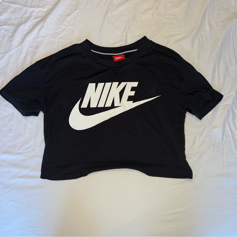 Black Nike cropped tee